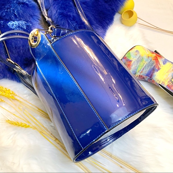 Royal Blue Round Shape Patent Patent Leather Bag - Picture 3 of 8